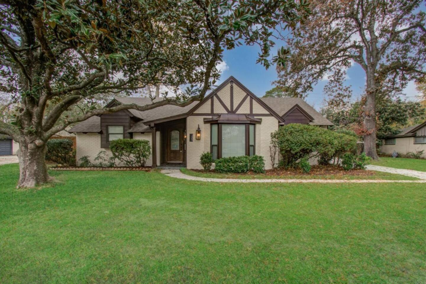 Western Oaks Retreat Houston